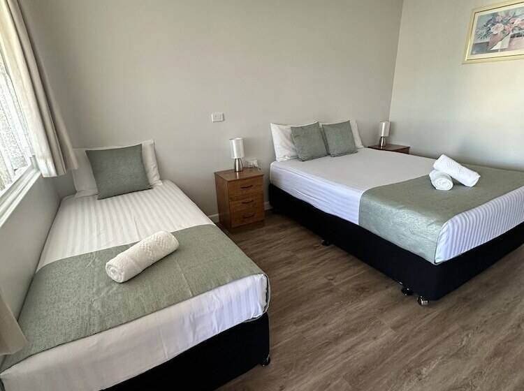 Deluxe Room, Bucketts Way Motel Gloucester