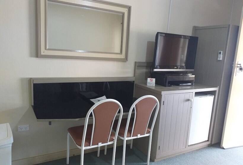 Deluxe Room, Bucketts Way Motel Gloucester