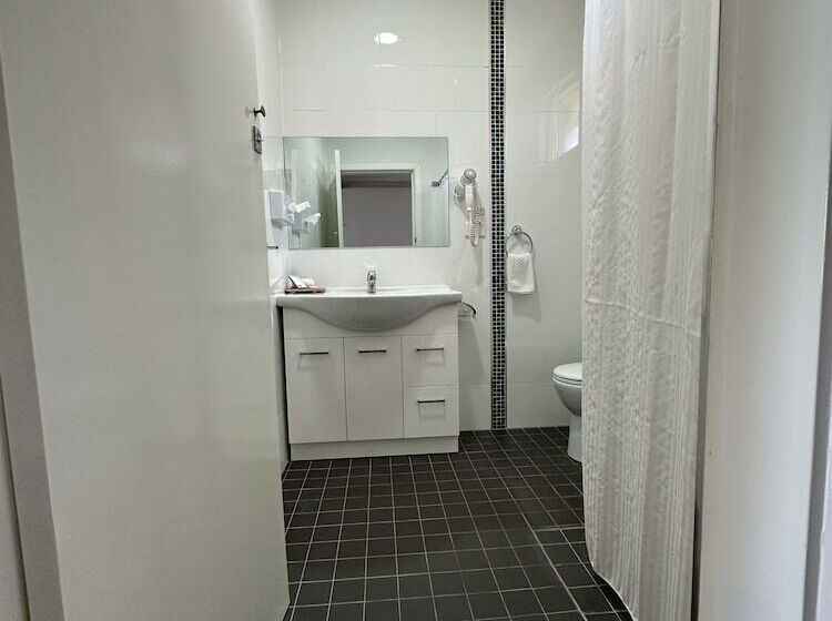 Single Deluxe Room, Bucketts Way Motel Gloucester