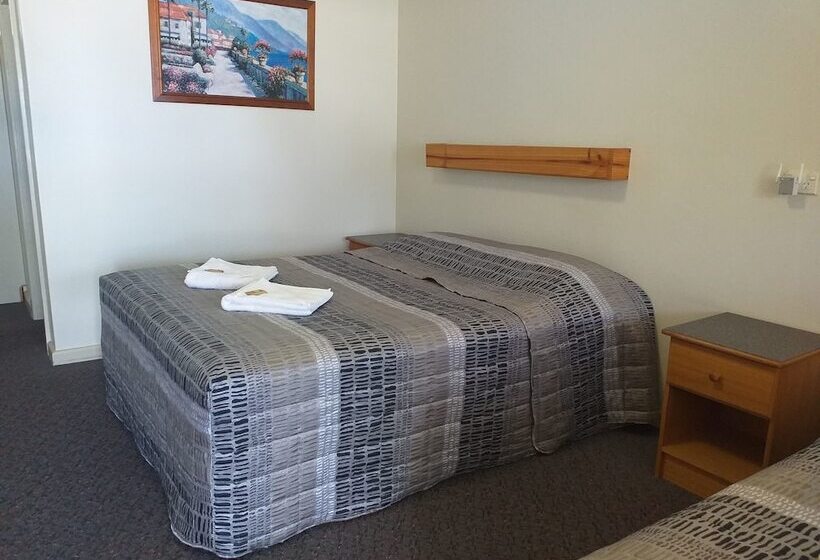 Single Deluxe Room, Bucketts Way Motel Gloucester