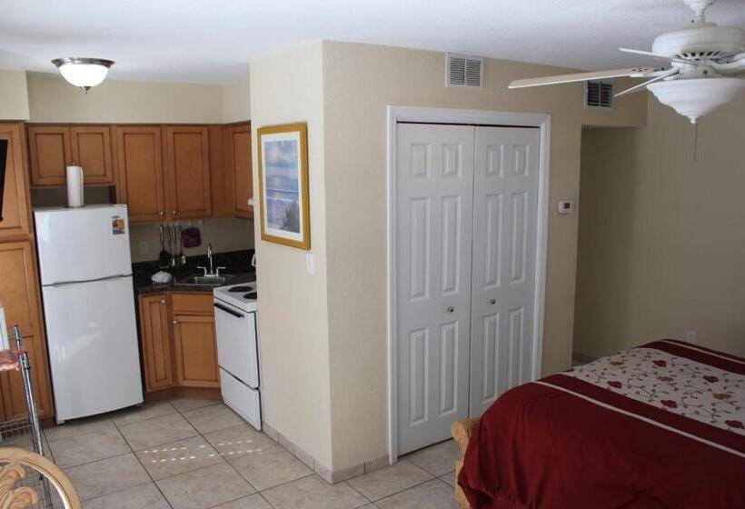 Studio Standard, A Beach Retreat On Casey Key