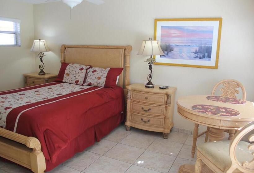 Studio Standard, A Beach Retreat On Casey Key