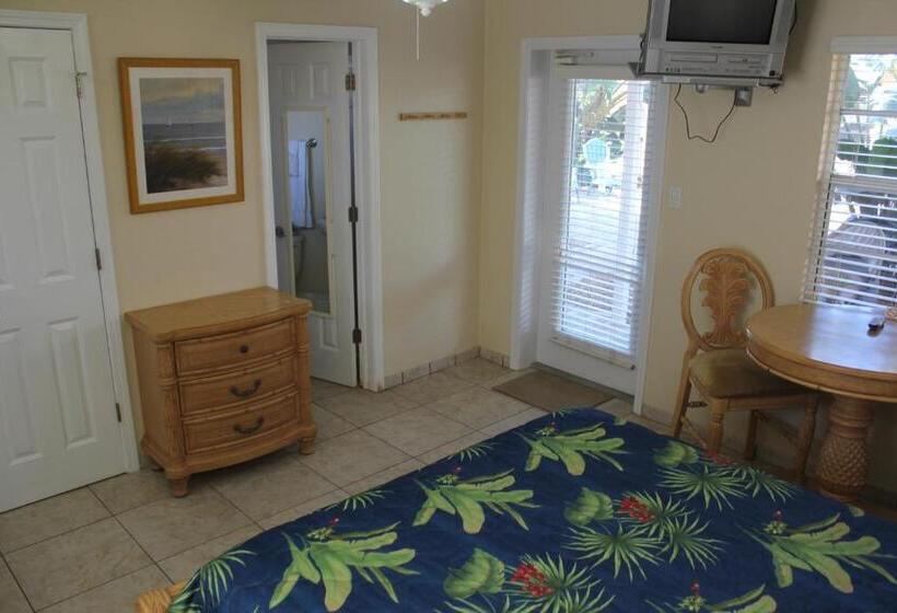 Studio Standard, A Beach Retreat On Casey Key