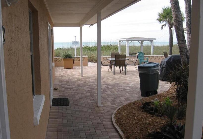 Studio Standard, A Beach Retreat On Casey Key