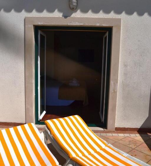 جناح مطلّ علي البحر, Albergaria Pedra D'ouro