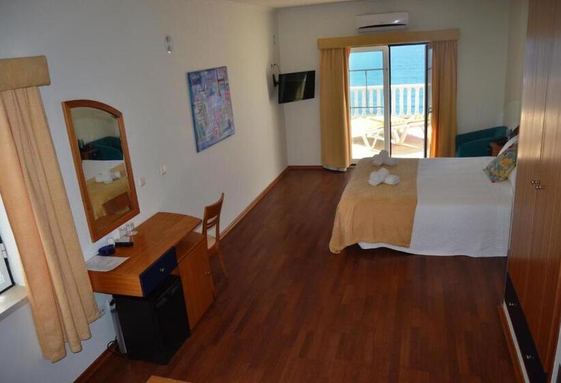 جناح مطلّ علي البحر, Albergaria Pedra D'ouro