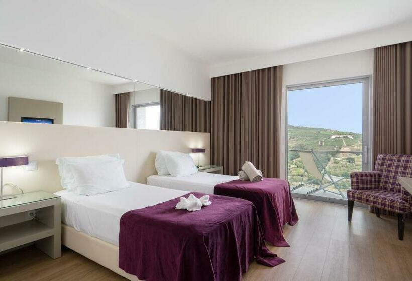 标准间, Delfim Douro