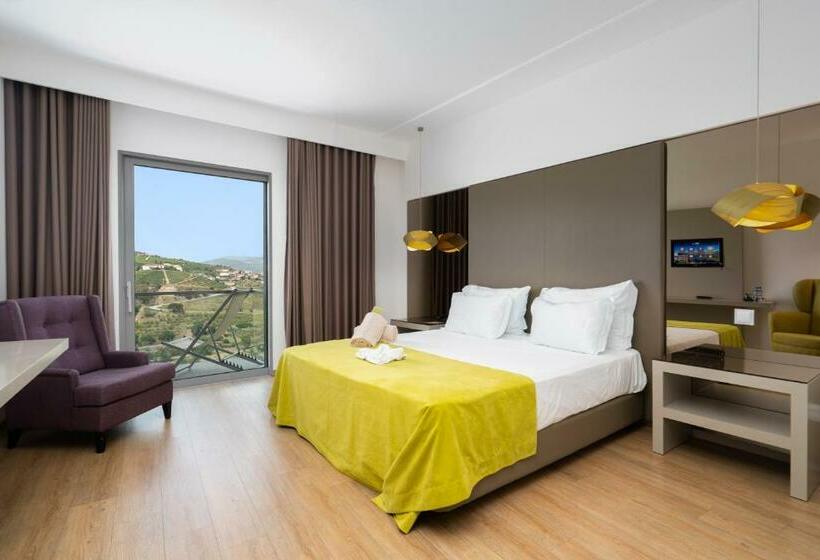 标准间, Delfim Douro