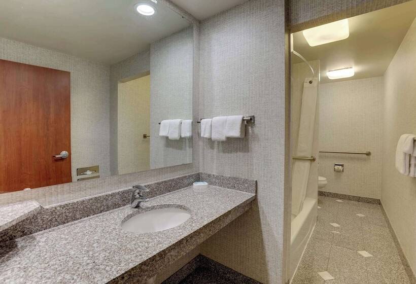 适用于残疾人士的豪华房间, Drury Inn & Suites Montgomery