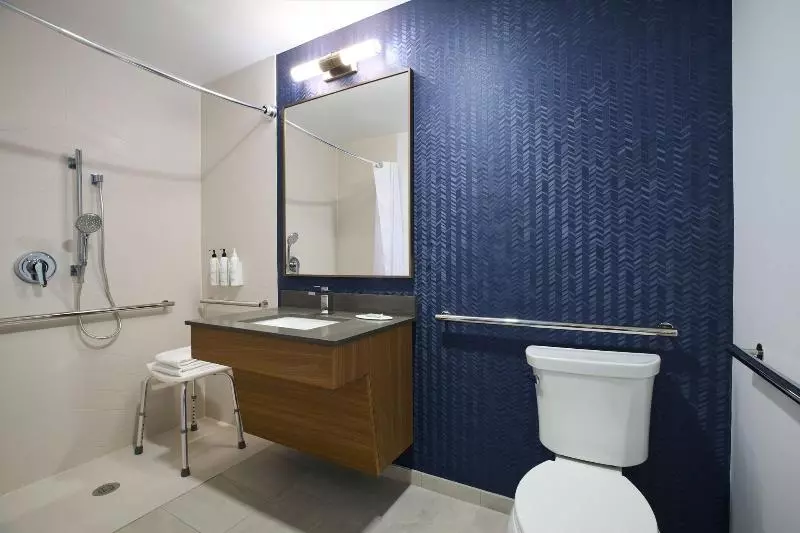 キングサイズベッドのスタンダードルーム, Fairfield Inn And Suites By Marriott Winchester