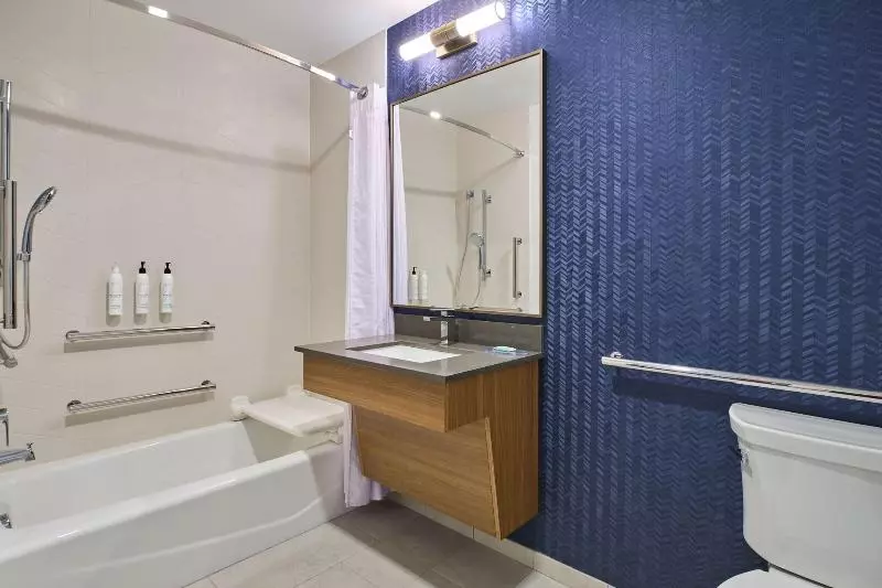 キングサイズベッドのスタンダードルーム, Fairfield Inn And Suites By Marriott Winchester