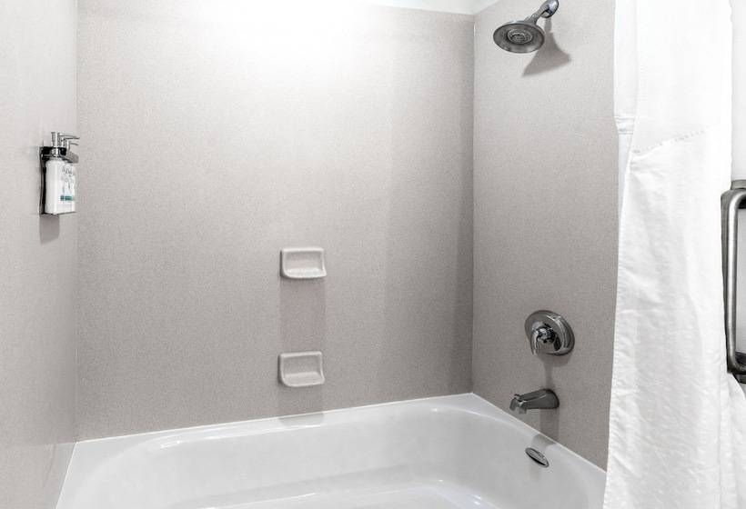 스위트, Holiday Inn Express Hotel & Suites Salina, An Ihg