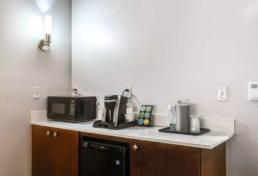 Sviitti, Holiday Inn Express Hotel & Suites Salina, An Ihg