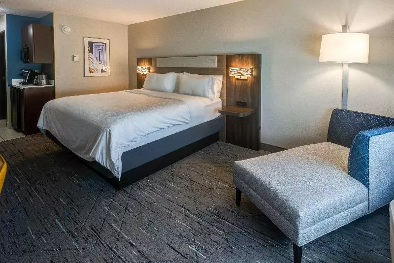 Standard-huone King-vuode, Holiday Inn Express Hotel & Suites Salina, An Ihg