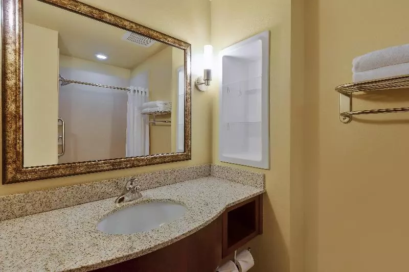 Standard-huone King-vuode, Holiday Inn Express Hotel & Suites Salina, An Ihg