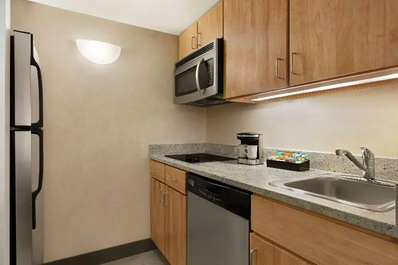 キングサイドベッドのスタンダードワンルーム, Homewood Suites By Hilton University City
