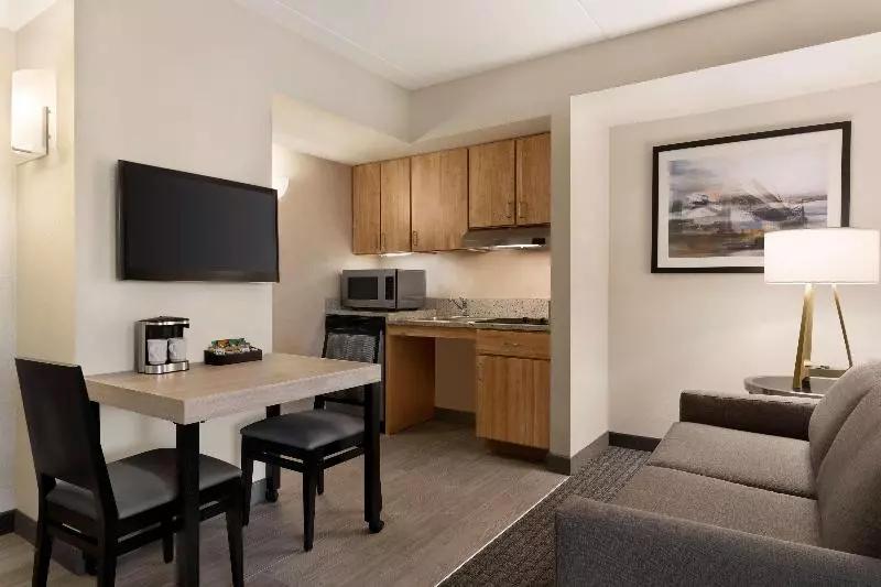 キングサイズベッドのスイートルーム, Homewood Suites By Hilton University City