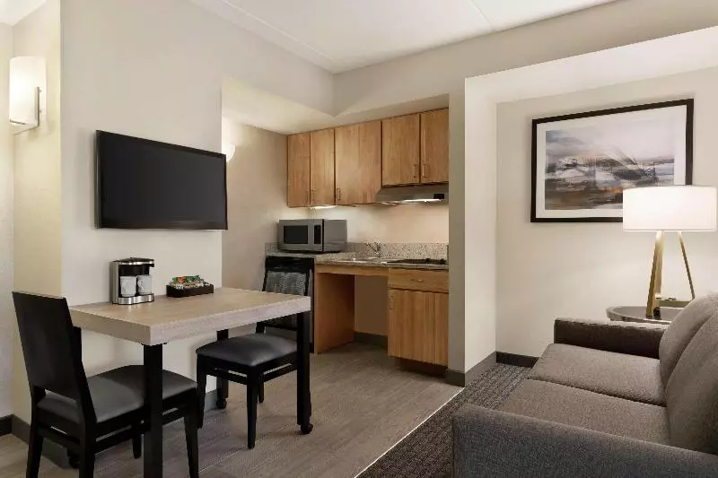 キングサイズベッドのスイートルーム, Homewood Suites By Hilton University City