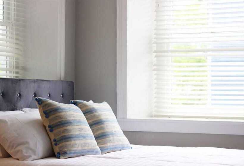 جناح, The National