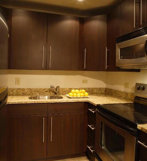 דירת שני חדרים, Aka Rittenhouse Square