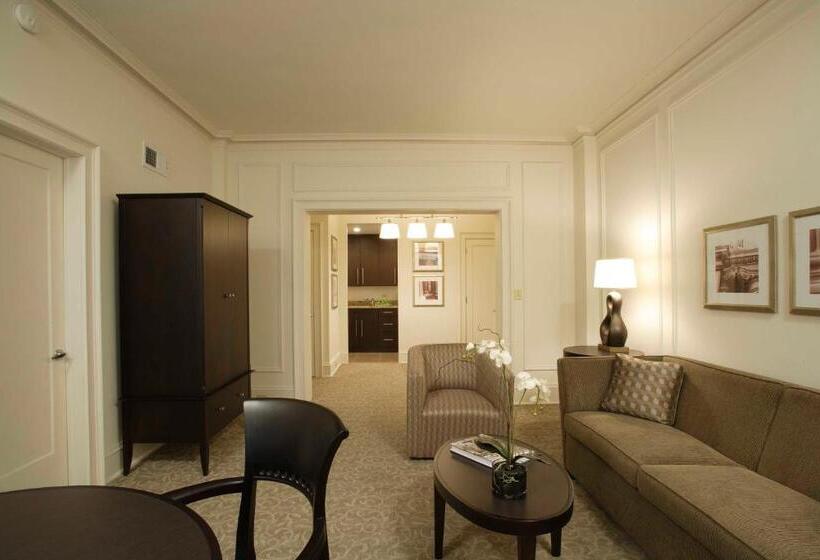 דירת שני חדרים, Aka Rittenhouse Square