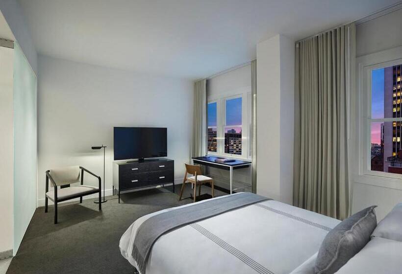 חדר סטודיו סטנדרד, Aka Rittenhouse Square