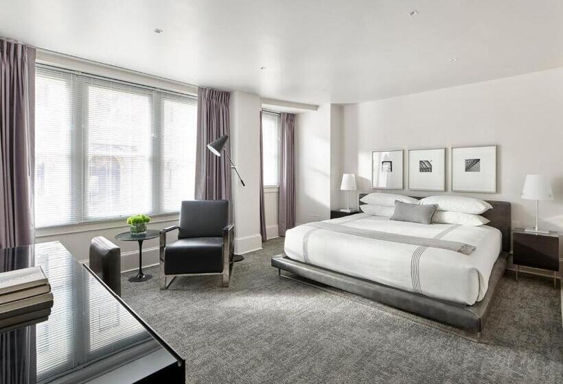 חדר סטודיו סטנדרד, Aka Rittenhouse Square