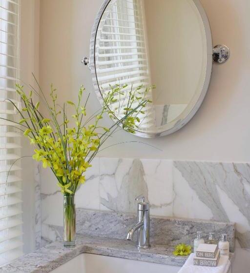 דירת חדר, Aka Rittenhouse Square