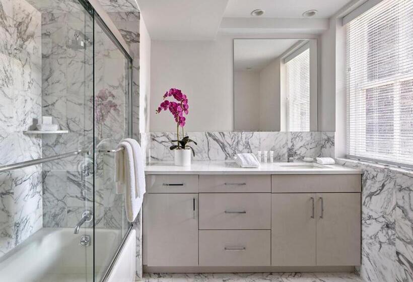 דירת חדר פרמיום, Aka Rittenhouse Square