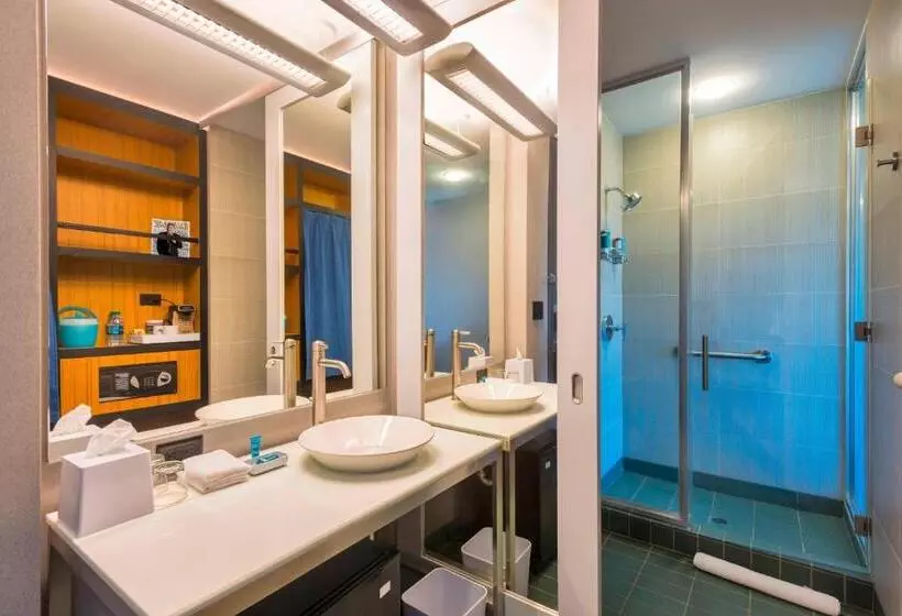 身障者適用キングサイズベッドルーム, Aloft Portland Airport Hotel At Cascade Station