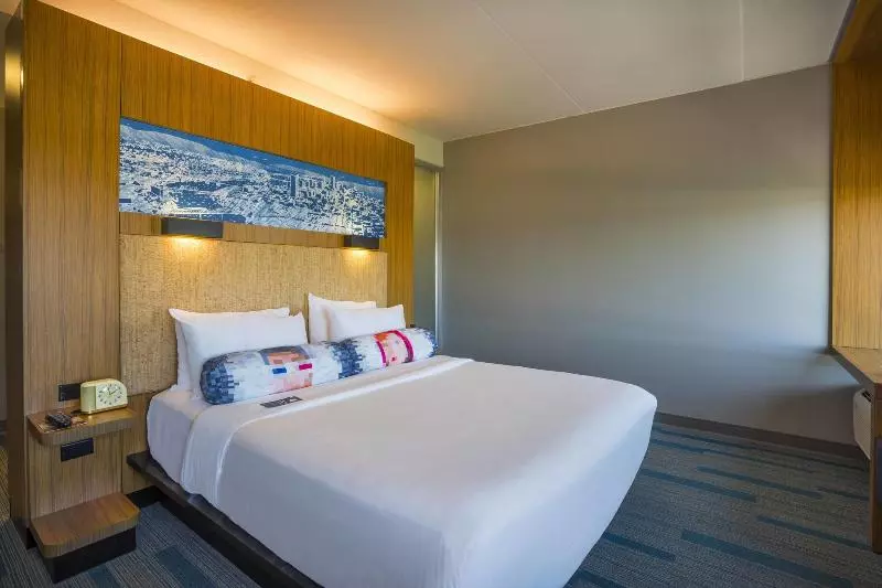 キングサイズベッドのスタンダードルーム, Aloft Portland Airport Hotel At Cascade Station