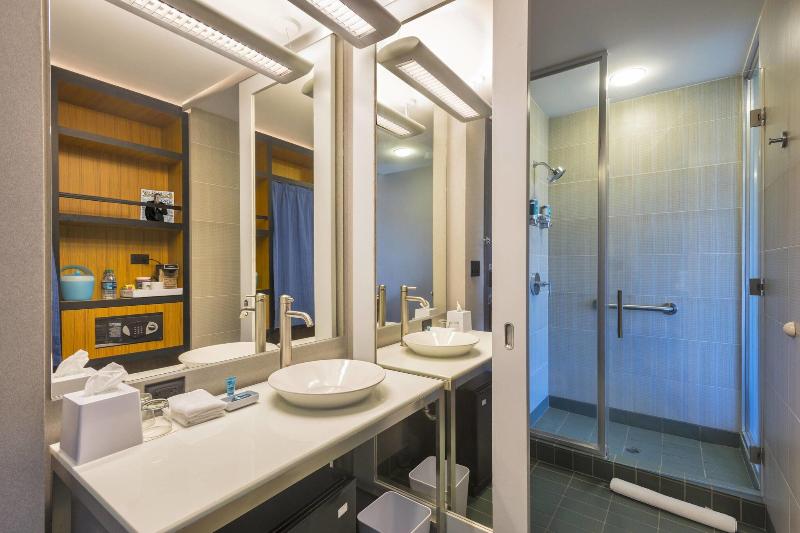 Стандартный Номер Кровать Кинг, Aloft Portland Airport Hotel At Cascade Station