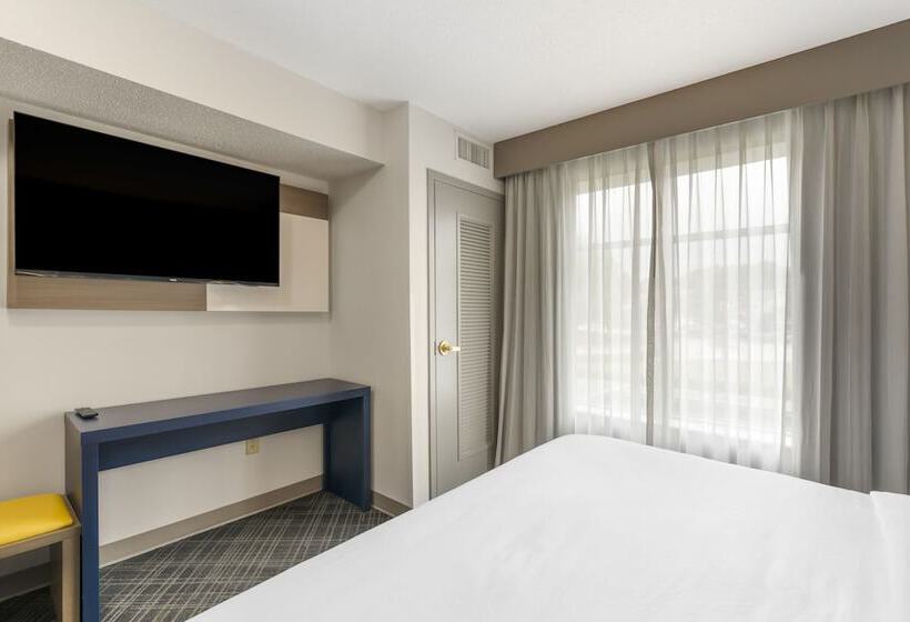 스위트, Comfort Inn & Suites Hampton Near Coliseum