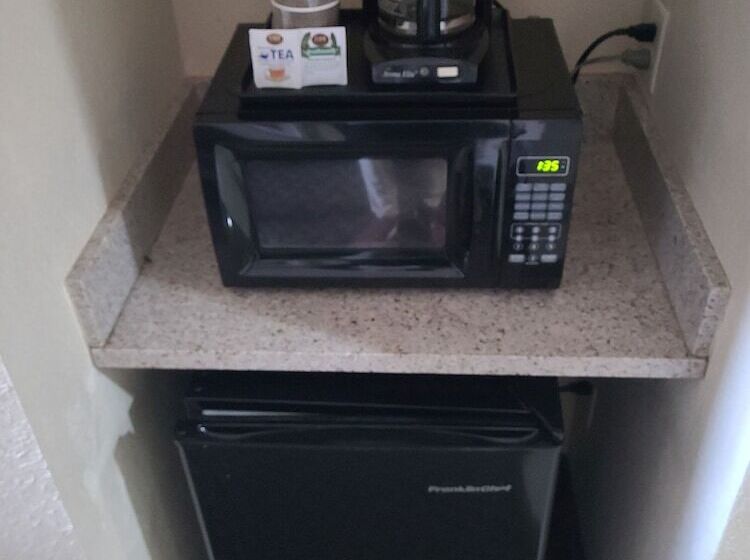 جناح لذوى الاحتياجات الخاصة, Comfort Suites Forsyth Near I75