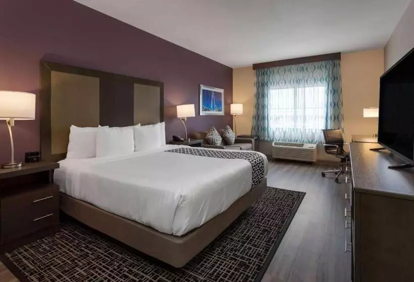 キングサイズベッドのエクゼクティブルーム, La Quinta By Wyndham Wichita Airport