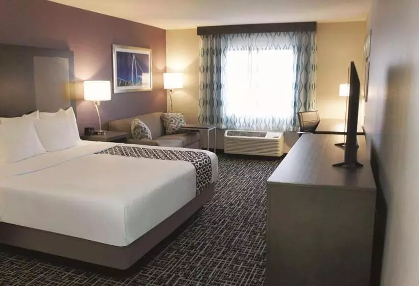 キングサイズベッドのエクゼクティブルーム, La Quinta By Wyndham Wichita Airport