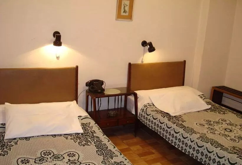 اتاق استاندارد سه نفره, Lotus Hotel Cairo
