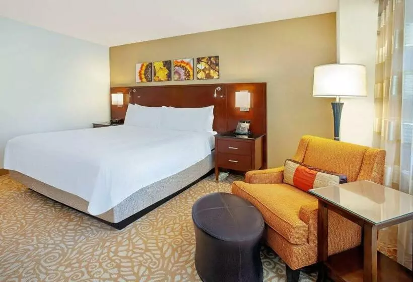 キングサイズベッドのスタンダードルーム, Milwaukee Marriott Downtown