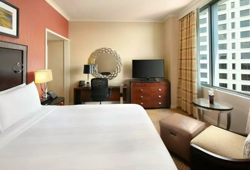 キングサイズベッドのスタンダードルーム, Milwaukee Marriott Downtown