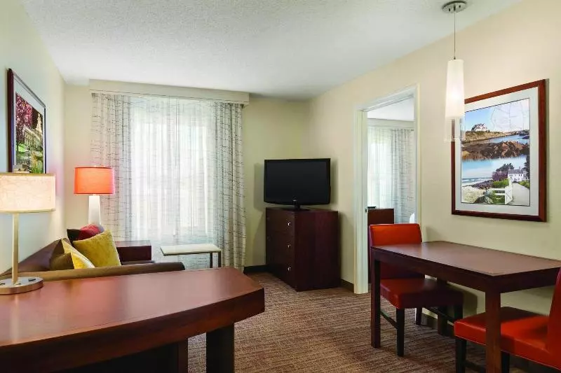 キングサイズベッドのスイートルーム, Residence Inn By Marriott Newport Middletown