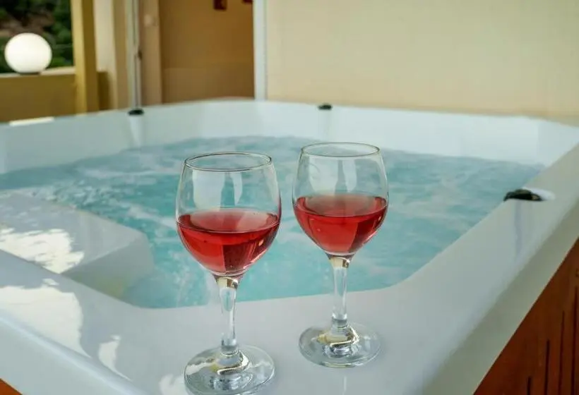Superior 2-bedroom flat with sea view, Sunrise Hotel & Apartments