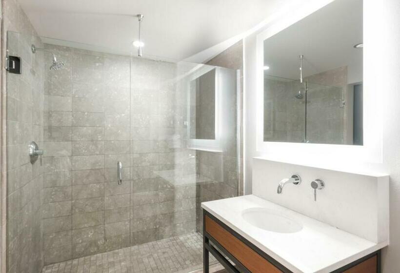 带大床的标准间, The Heathman Hotel Kirkland