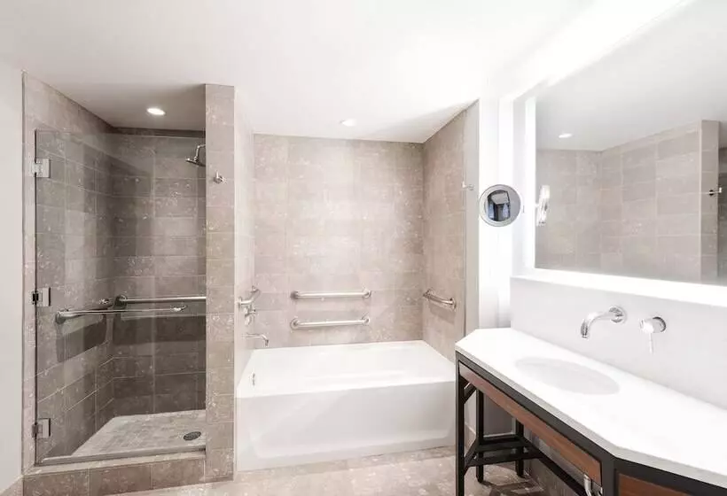 Standard-invahuone, The Heathman Hotel Kirkland