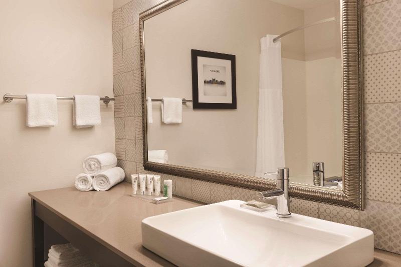מיטת קינג בסוויטה, Country Inn & Suites By Radisson, Green Bay North, Wi
