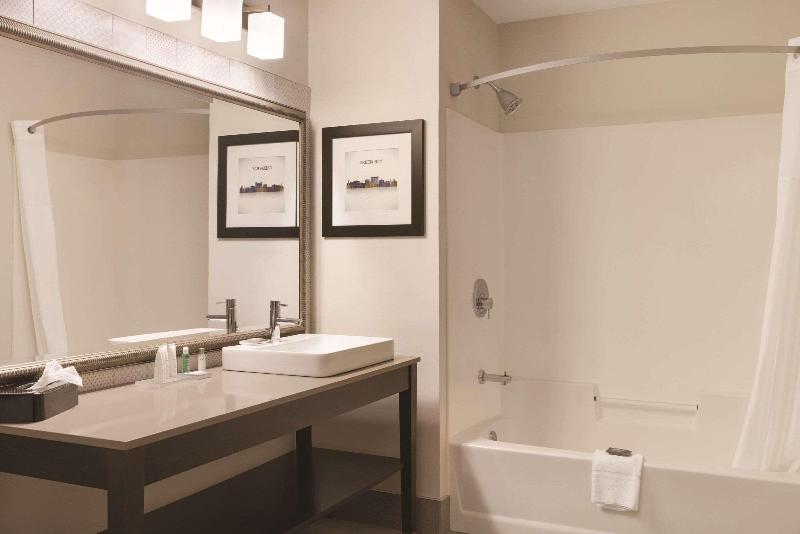 מיטת קינג בסוויטה, Country Inn & Suites By Radisson, Green Bay North, Wi