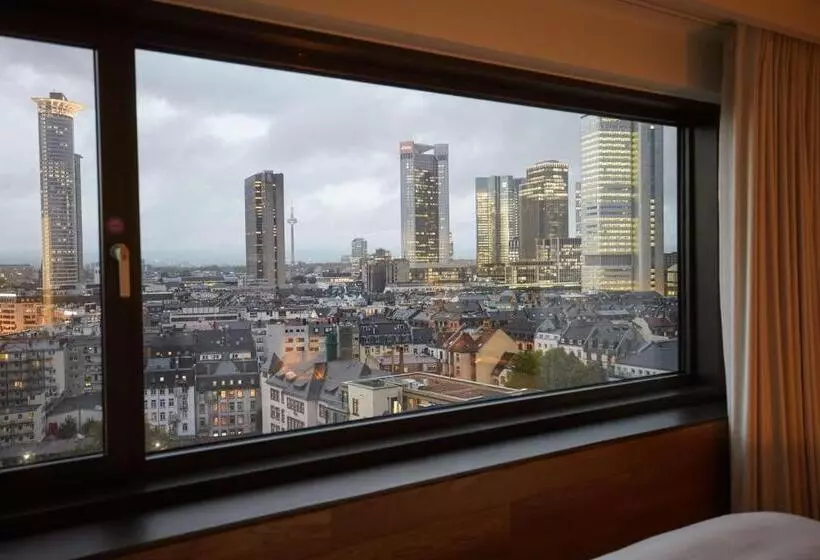 景色の見えるスーペリアルーム, Scandic Frankfurt Museumsufer