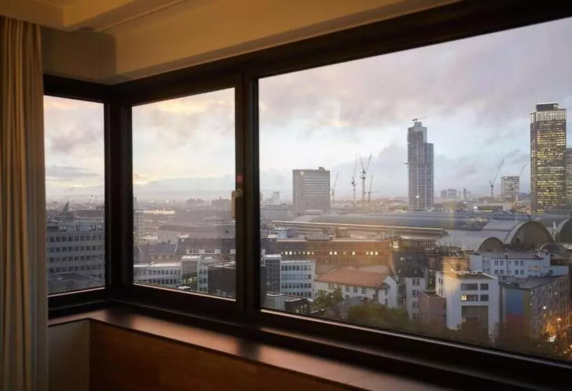 景色の見えるスーペリアルーム, Scandic Frankfurt Museumsufer