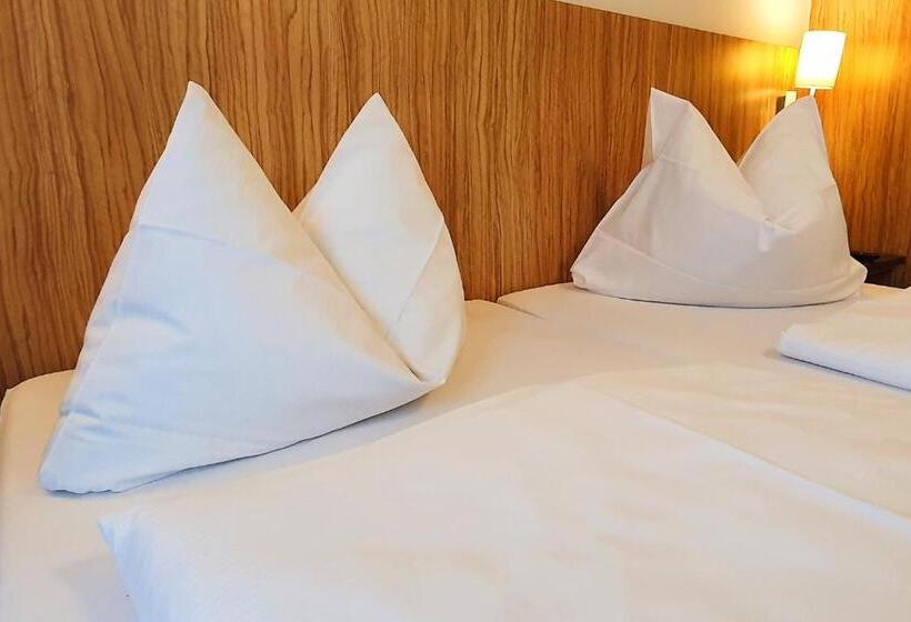 Номер Стандарт Трехместный, Sport Hotel Kenzingen