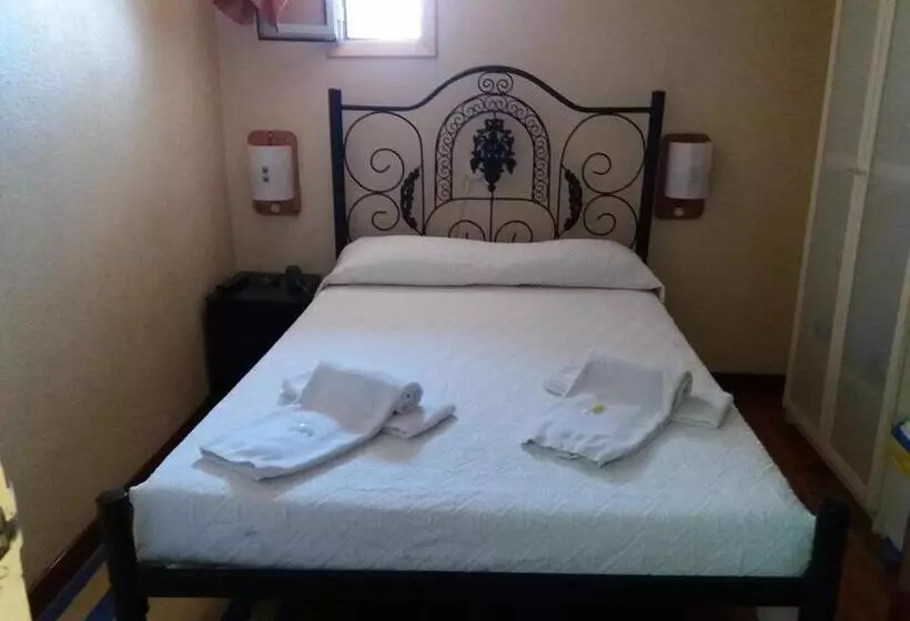 اتاق استاندارد یک تخته با سرویس بهداشتی مشترک, Pensao Residencial Flor Dos Cavaleiros