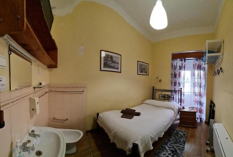 اتاق استاندارد یک تخته با سرویس بهداشتی مشترک, Pensao Residencial Flor Dos Cavaleiros